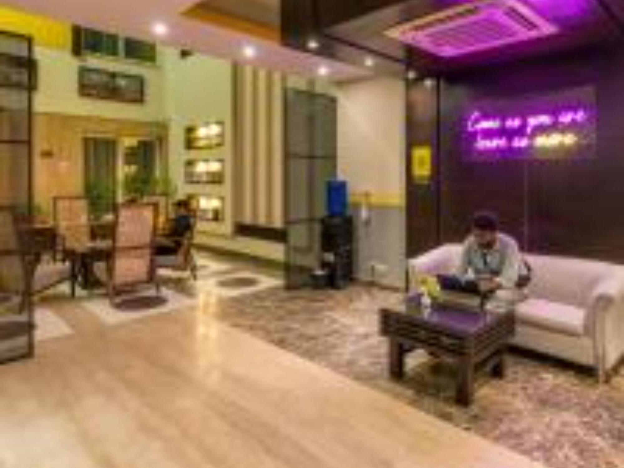 The Hosteller Delhi Ню Делхи Екстериор снимка